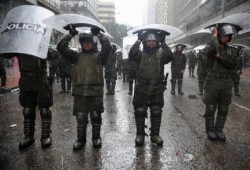 بريطانيا تعرض للبيع أدوات فض شغب وتجسس على مصر