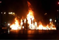 أهالي دمياط يقطعون الطريق احتجاجًا على اعتقال زوجة مجدي الدعدع