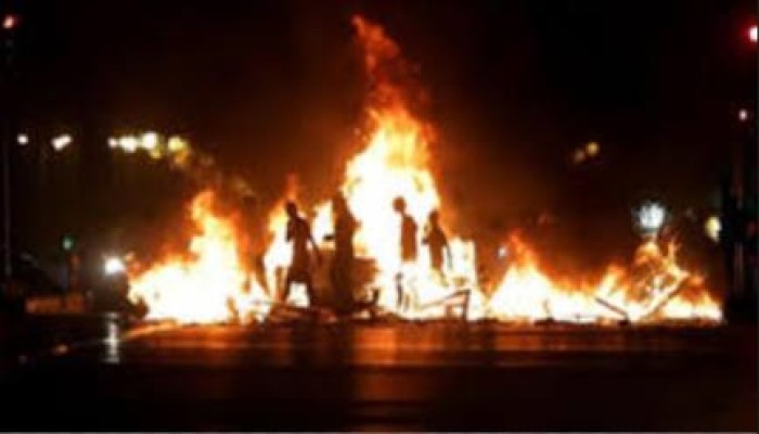 أهالي دمياط يقطعون الطريق احتجاجًا على اعتقال زوجة مجدي الدعدع