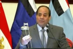 قائد الانقلاب ينهب المليارات ويخاطب الشعب: "لازم مناكلش علشان مصر" (فيديو)