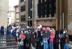 طلاب جامعة الإسكندرية يواصلون انتفاضتهم تنديدا  بإعدام محمود رمضان