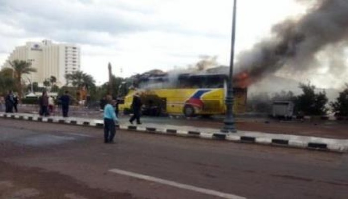 فايناشيال تايمز: التفجيرات تنذر بالخطر قبل المؤتمر الاقتصادي