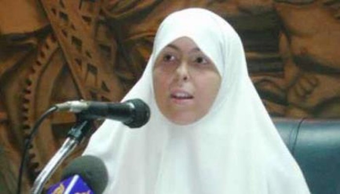 عائشة الشاطر تروي متاعب جديدة لمعتقلي جوانتنامو العقرب