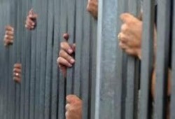 معتقلو "سلخانة الأبعادية" يواصلون إضرابهم.. ومعاناة الأهالي تستمر