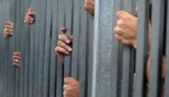 معتقلو "سلخانة الأبعادية" يواصلون إضرابهم.. ومعاناة الأهالي تستمر