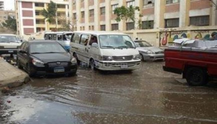 انفجار ماسورة مياه يصيب عين شمس بالشلل