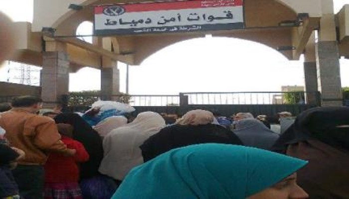 احتجاز سيدة بدمياط أثناء زيارة شقيقيها المعتقلين بسجن جمصة