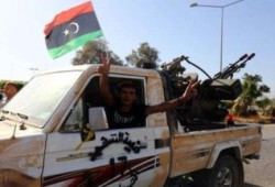 "فجر ليبيا" تسيطر على معسكر غرب طرابلس