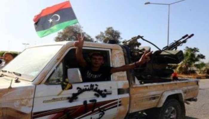 "فجر ليبيا" تسيطر على معسكر غرب طرابلس