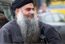 أبو قتادة يكفر عناصر تنظيم "داعش" اللذين ذبحوا مجاهد سوري