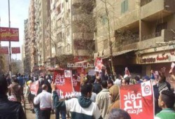 ثوار الهرم يسخرون من مؤتمر بيع مصر بشعار "عواد باع أرضه"