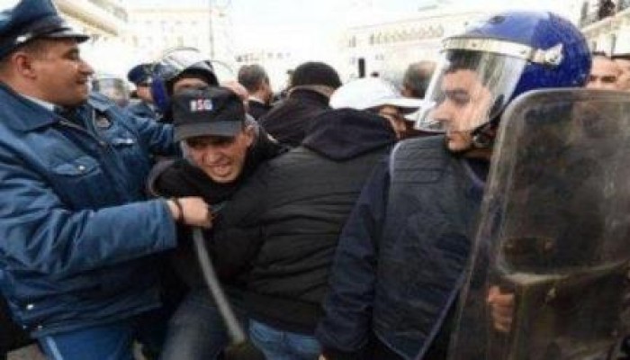 آلاف الجزائريين يتظاهرون ضد استغلال الغاز الصخري جنوب البلاد