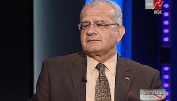 حازم حسني ووصلة سخرية من السيسي ومؤتمره