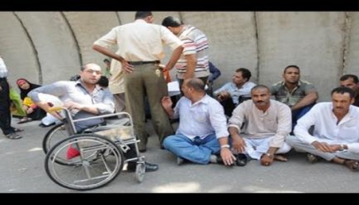 معاقو كفر الشيخ يطالبون بنسبة الـ5% والأمن يمنعهم من لقاء محافظ الانقلاب