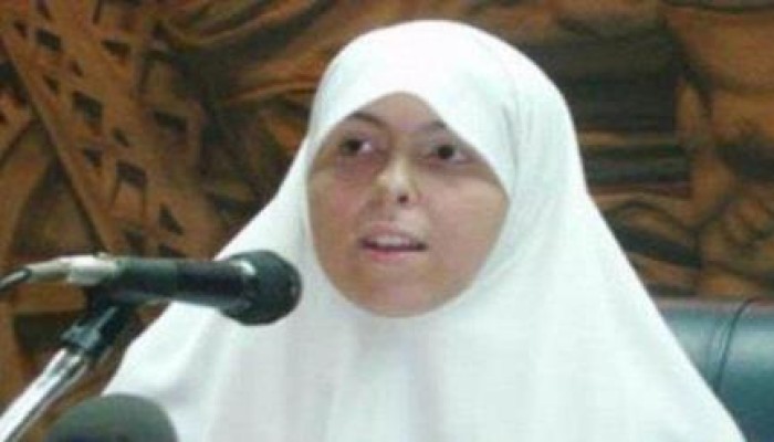 عائشة الشاطر.. تُكذب إعلام الإنقلاب: شقيقي لم يتبرأ من الإخوان وهم شرف لنا!