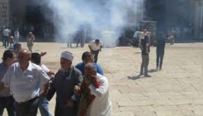 متطرفون صهاينة يقتحمون باحات الأقصي صباح اليوم