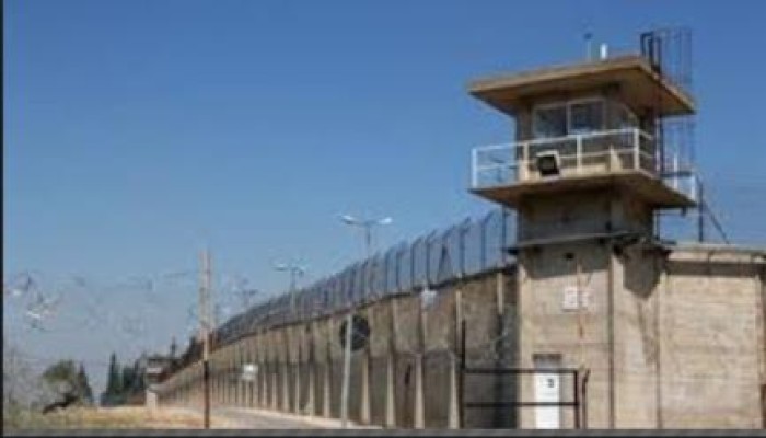سلطات الانقلاب بسجن برج العرب تمنع دخول الاطعمه للمعتقلين وتحرق الملابس