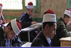 شيخ معهد المنيا الأزهري يمزق استمارة طالب معتقل