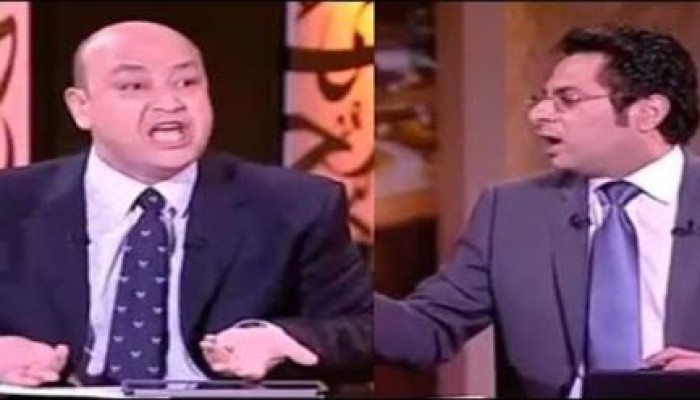 بالفيديو .. فضيحة على الهواء بين " أديب و أبوبكر " و الأخير يغمز للأول !