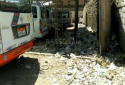 بالصور.. موقف "الشادر" في أسيوط "مقلب قمامة"