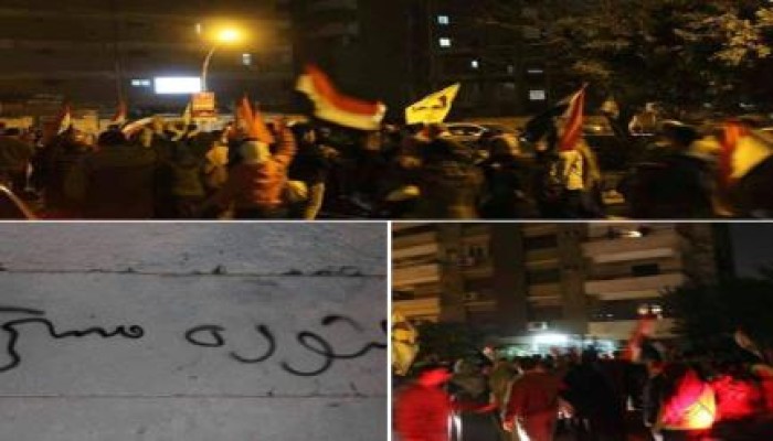 ثوار مدينة نصر يحيون أسر الشهداء في مسيرتهم الليلية