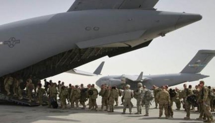 "افسحوا لإيران الطريق".. أمريكا تسحب قواتها من قاعدة العند الجوية بلحج اليمنية