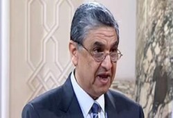 نشطاء يسخرون من تصريحات وزير كهرباء الانقلاب: "جه يكحلها..عماها"