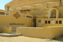 اشتباكات بالأسلحة البيضاء بين رهبان دير الأنبا مكاريوس بالفيوم
