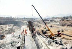 خبراء: توقيع السيسي لوثيقة "سد النهضة".. جريمة في حق الأجيال القادمة