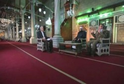 بالصور في عهد الانقلاب .. قناة شيعية إيرانية تصور برنامجها بالحسين..ونشطاء أين حزب "الزور"