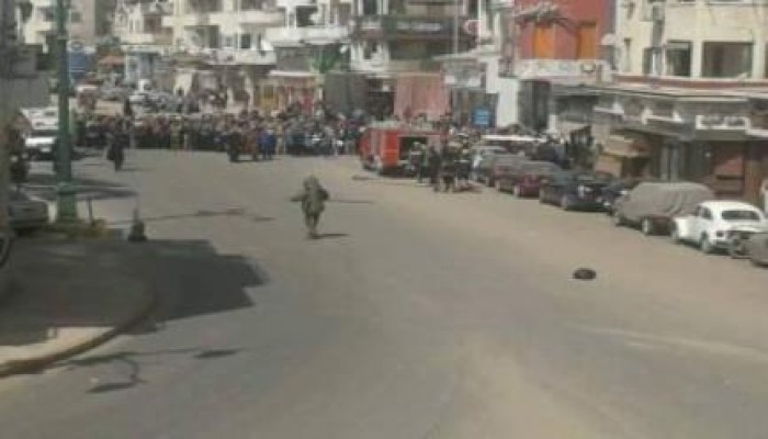 أمن الانقلاب يغلق الشارع الرئيسي بدمياط بسبب كيس قمامة