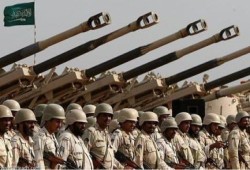 رويترز : السعودية تحرك معدات عسكرية قرب حدود اليمن