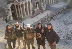 المعارضة السورية تسيطر على بصرى الشام وتتقدم بإدلب