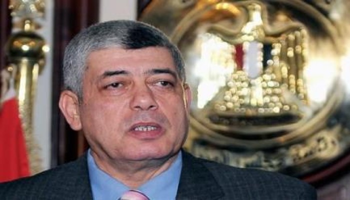 النيابة تعاين منزل وزير الداخلية السابق بعد إطلاق النار عليه
