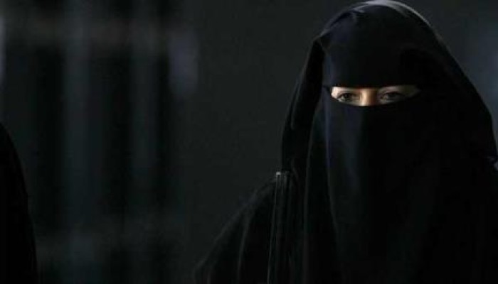 تلميذ بالإعدادى ينزع النقاب عن معلمته ويصفعها على وجهها بالفيوم