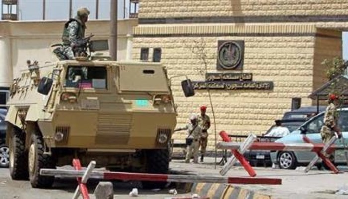 أهالي معتقلي سجن العقرب يفضحون جرائم داخلية الانقلاب