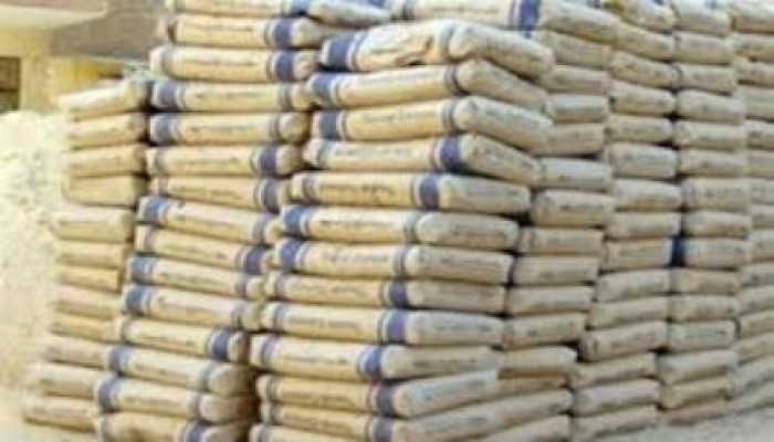 ممثلو "الإسمنت" يهددون بـ"إضراب مفتوح" لعدم "صرف الأرباح" للعاملين