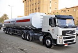 قنا : انقلاب شاحنة محملة بـ60 طنًا من الغاز الصب