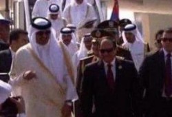 بعد استقباله أمير قطر .. نشطاء للخائن : أليس هذا من تحاكم الرئيس مرسي بسببه ؟!