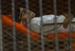 البطل الصامد " محمد سلطان " يدخل في إضراب لليوم الـ 426 على التوالي