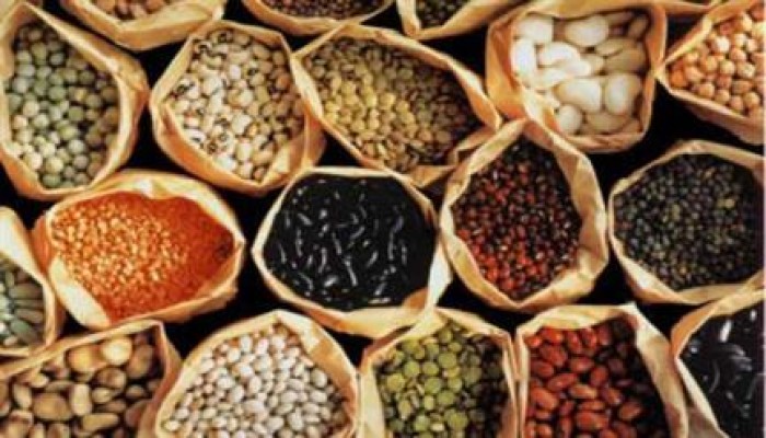 بسبب اختفاء الدولار.. ارتفاع أسعار البقوليات 30%