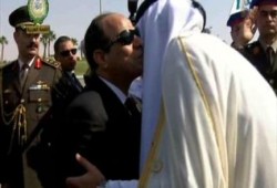 نشطاء حول استقبال السيسي لـ أمير قطر: الرز يعمل المعجزات