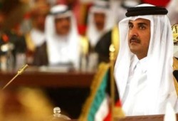 كلمة أمير قطر بالقمة تغضب إعلام عباس وتقلب حفاوته إلى الإساءة (فيديو)