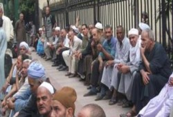 عمال أسمنت طرة يهددون بالتصعيد بعد اعتصامهم لليوم الثالث