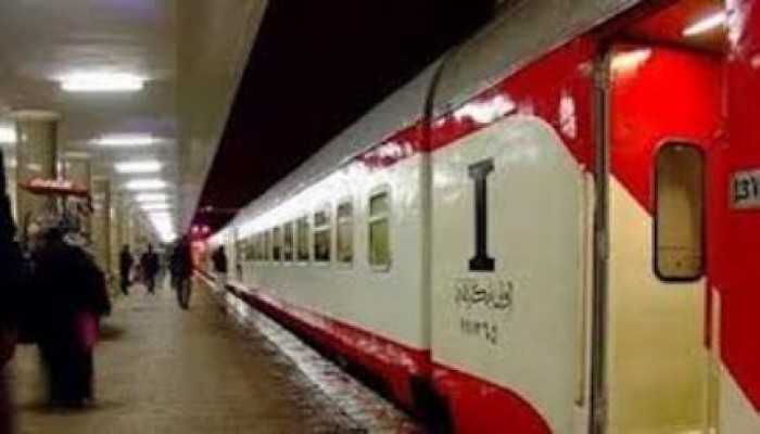 رعب الانقلاب .. توقيف قطار القاهرة-أسوان.. بسبب علبة "كشرى"
