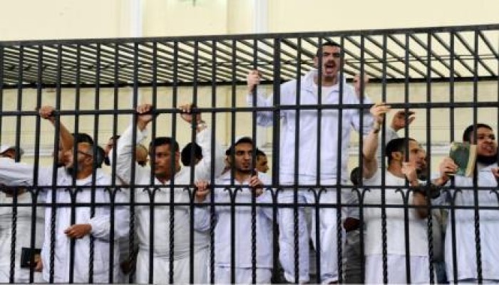 تأجيل محاكمة 494 معتقلاً بأحداث مسجد الفتح لجلسة 26 إبريل