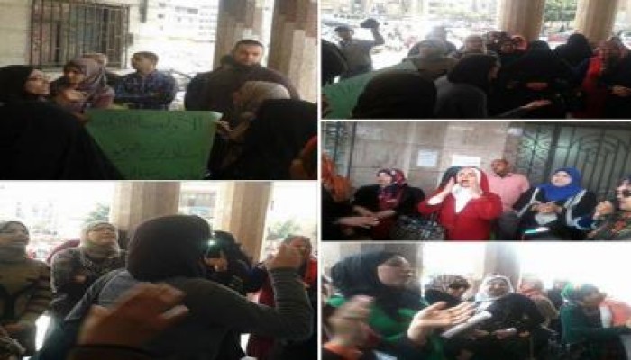 مظاهرة لقدامى الخريجين امام مديرية التربية والتعليم ببورسعيد