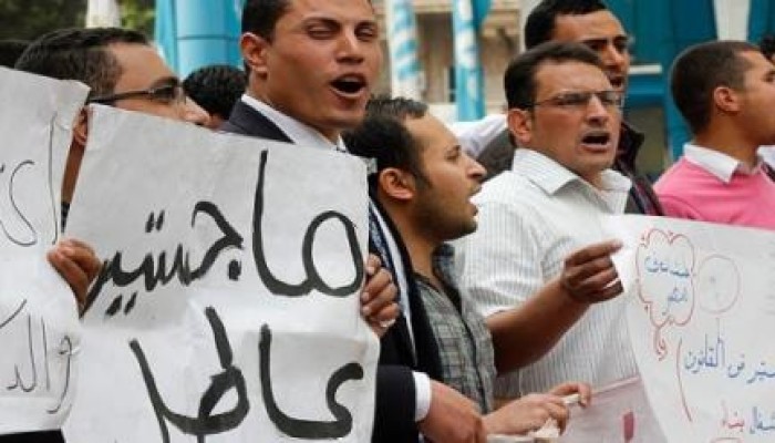 حملة الماجستير يتظاهرون أمام "الوزراء" للمطالبة بالتعيين