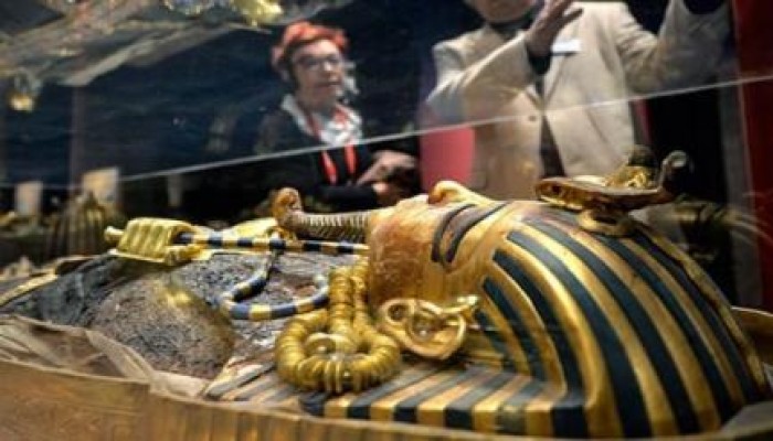 تضرر معروضات بمجموعة توت عنخ آمون أثناء نقلها