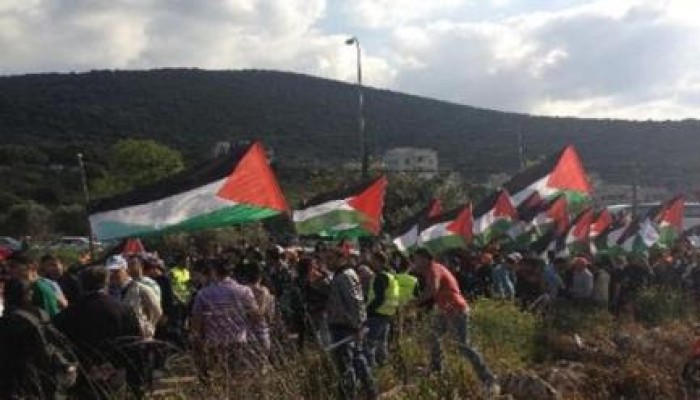 الفلسطينيون في يوم الأرض: باقون ما بقي الزعتر والزيتون
